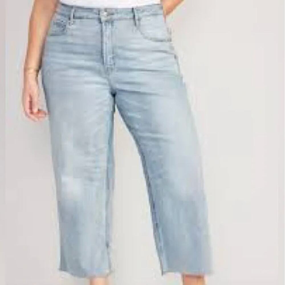 Old Navy 20 Extra High-Waisted Cropped Cut-Off Wide-Leg Jeans